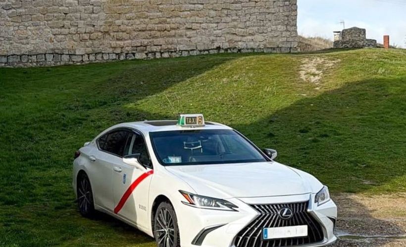 Lexus ES 300h taxi Madrid — Serkan Sezgin